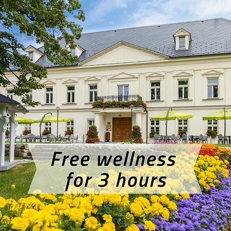 Hotel Zámeček Petrovice - free wellness 3h Petrovice u Karviné Exteriér fotografie